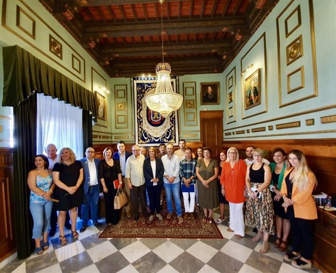 Archivo - Imagen de archivo de una reunión de la corporación local de Motril con la Comunidad de Regantes del Bajo Guadalfeo