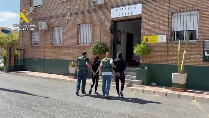 Detenidos en la operación.