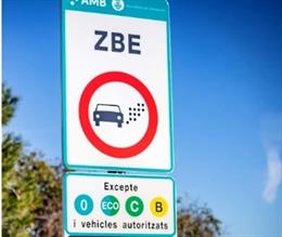 Archivo - Cartel de una ZBE.