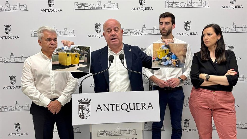 "Nosotros Fuimos El Primer Ayuntamiento En Manifestar Públicamente Nuestro Respaldo A Los Trabajadores. Pero Apoyar La Huelga No Significa Permitir Un Agravio Comparativo. Si Hay Huelga, Que Sea Para Todos Por Igual", Ha Dicho El Alcalde Manuel Barón.