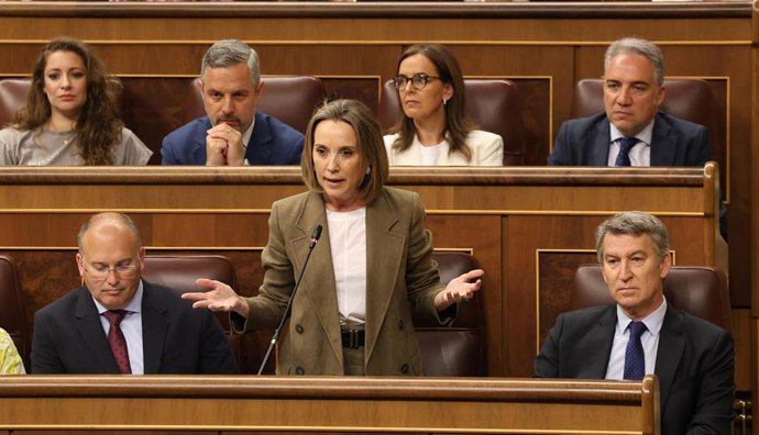 La secretaria general del PP, Cuca Gamrra, interviene durante una sesión de control al Gobierno, a 28 de mayo de 2025, en Madrid (España)