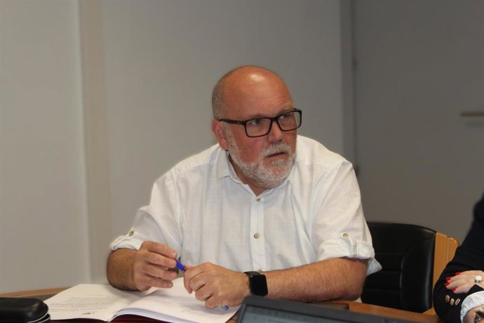 Archivo - El portavoz de IU, Txema Fernández.