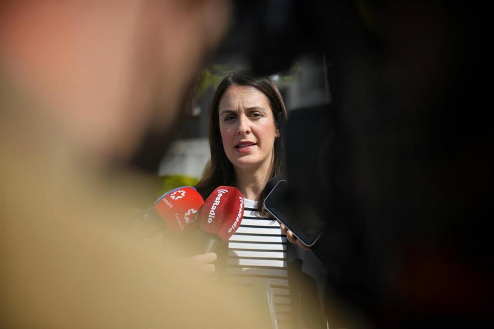 Archivo - La portavoz de Más Madrid en el Ayuntamiento de Madrid, Rita Maestre ofrece declaraciones a los medios.