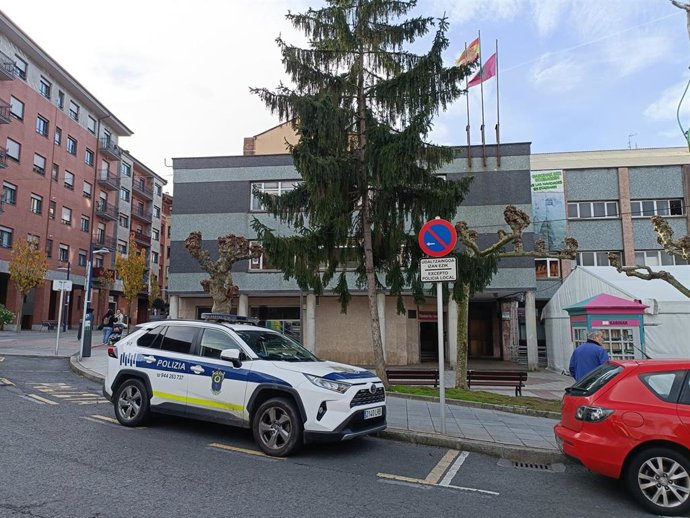 Archivo - Coche de la Policía Municipal de Erxebarri