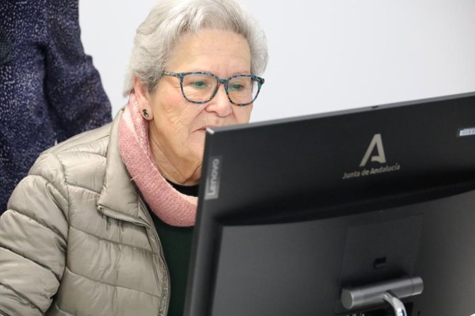 La Junta adelanta la convocatoria de ayudas a colectivos desfavorecidos, entidades locales y ONGs.