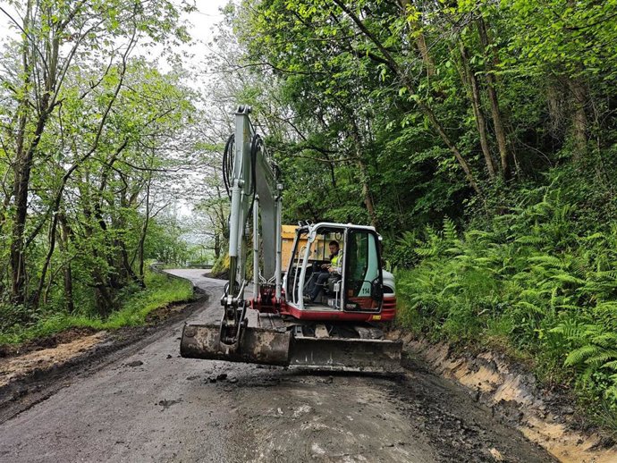 Arrancan las obras de mejora de la RI6 entre La Vega y Llamo, en Riosa, con una inversión de más de 1,8 millones.