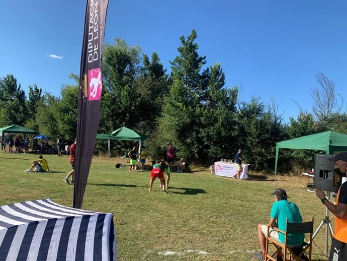 Competición de lucha leonesa.