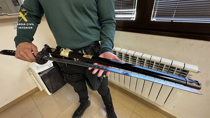 Preso em La Rioja por ameaçar seus vizinhos com uma faca e confrontar a Guardia Civil com uma catana