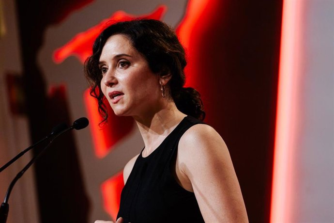 La presidenta de la Comunidad de Madrid, Isabel Díaz Ayuso, interviene durante la gala de entrega de los III Premios Proyección de España