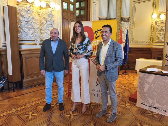 De izquierda a derecha, el presidente de la Asociación Provincial de Empresarios de Hostelería de Valladolid, Jaime Fernández; la concejal de Turismo de Valladolid, Blanca Jiménez; y el diputado de Promoción Agroalimentaria, Moisés Santana.