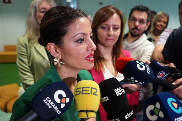 Archivo - La ministra de Infancia y Juventud, Sira Rego, ofrece declraciones a los medios a su llegada al Palacio de Justicia, a 1 de febrero de 2024, en Gran Canaria, Islas Canarias (España). 