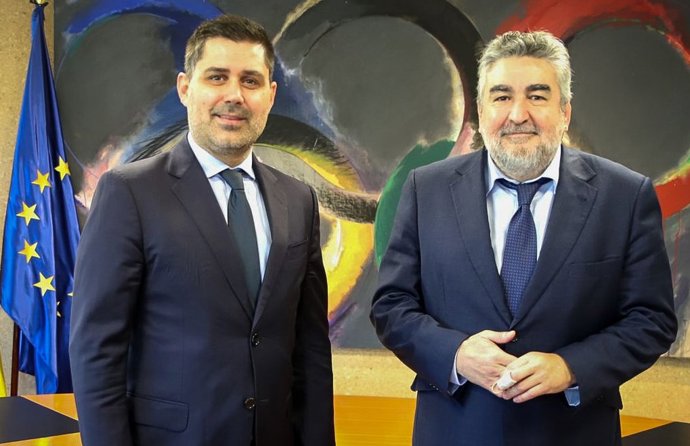 Archivo - David Aganzo junto a José Manuel Rodríguez Uribes tras un encuentro en el CSD