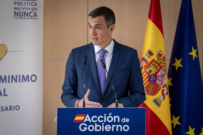El presidente del Gobierno, Pedro Sánchez, visita el centro de atención telefónica y telemática del Instituto Nacional de la Seguridad Social, a 29 de mayo de 2025, en Leganés (Madrid). Sánchez ha visitado el centro con motivo del quinto aniversario de la