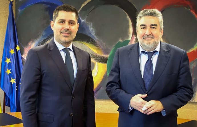 Archivo - David Aganzo junto a José Manuel Rodríguez Uribes tras su encuentro