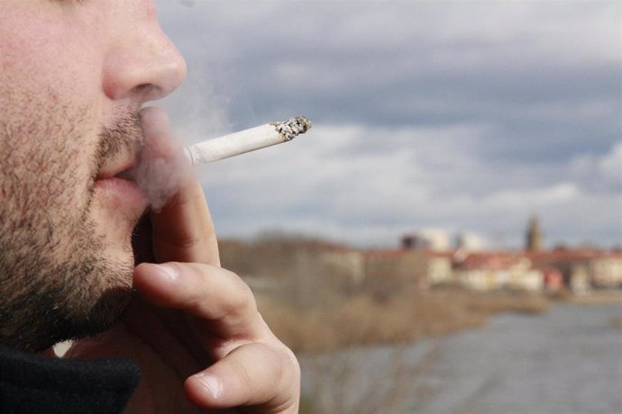 Archivo - Cigarro, Fumando, Tabaco