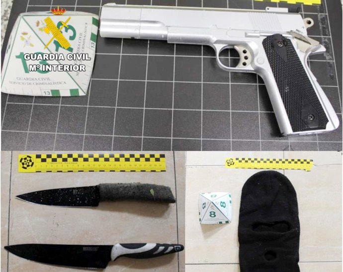 Un detenido por asaltar locales con pistola y cuchillo y otros dos por robar a personas amenanzando con navajas