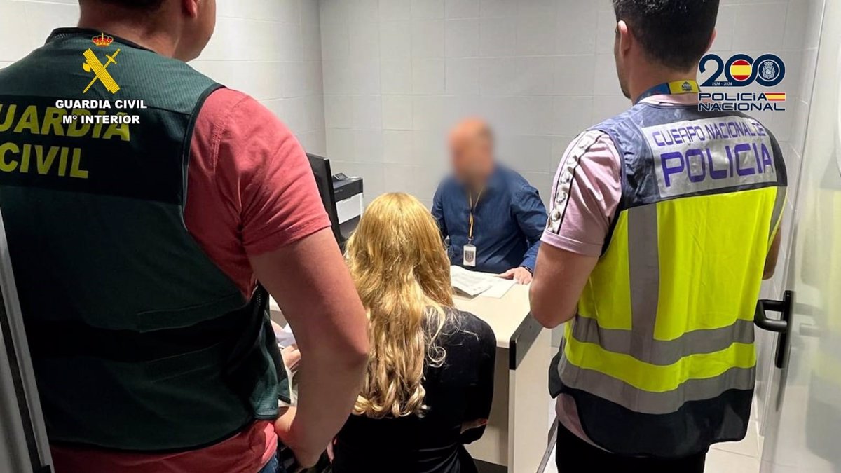 Detenidas 5 personas en la provincia de A Coruña por estafar mediante la replicación de tarjetas bancarias virtuales