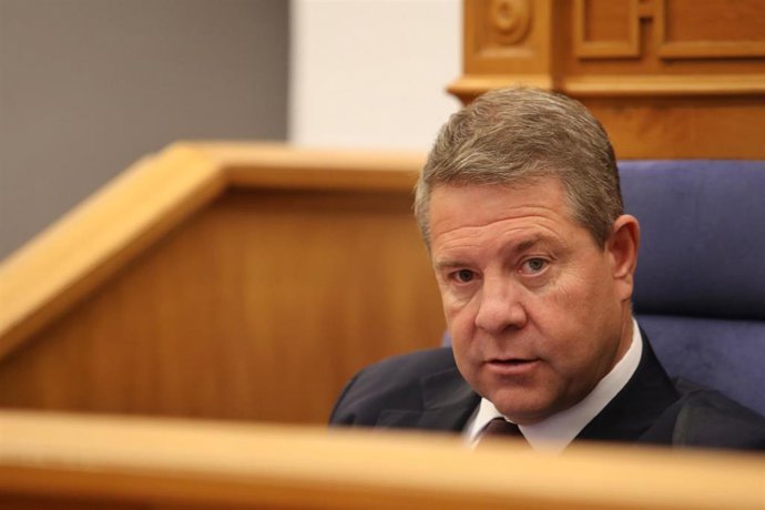 El presidente de Castilla-La Mancha,  Emiliano García-Page, en el pleno de las Cortes para debatir el Estatuto de Autonomía.