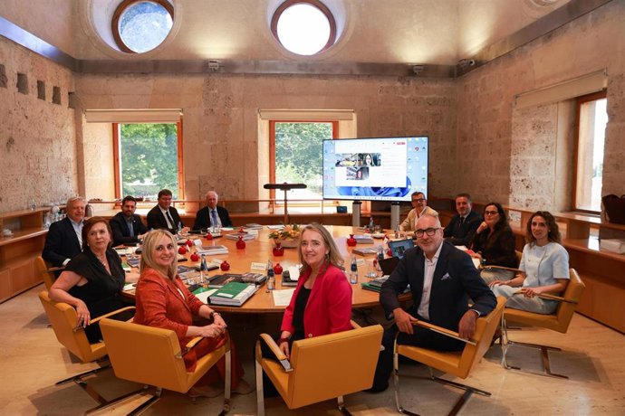 Reunión del pleno del Patronato de la Alhambra y Generalife, presidido por la viceconsejera de Cultura y Deporte, Macarena O'Neill,