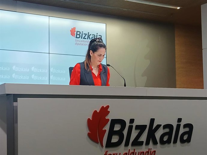 Archivo - La portavoz de la Diputación de Bizkaia, Leixuri Arrizabalaga, en una rueda de prensa en Bilbao.