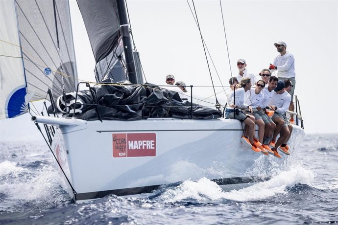 Archivo - El 'Aifos' que patronea SM el Rey Felipe VI, durante la Copa del Rey MAPFRE 2024