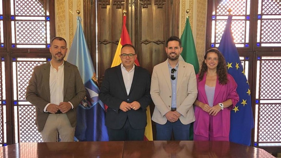 Visita del delegado de Cultura y Turismo de la Junta en Granada, David Rodríguez (2d), a Almuñécar, con su alcalde, Juanjo Ruiz Joya, a su derecha en la imagen