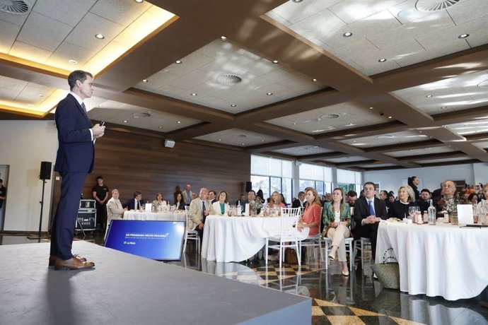 El  presidente del Gobierno riojano, Gonzalo Capellán, en el desayuno informativo de balance de dos años