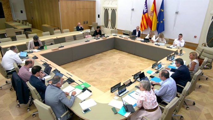 Reunión de la Comisión de Turismo, Comercio, Trabajo, Cultura y Deportes del Parlament.
