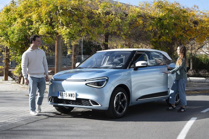 Archivo - Dongfeng regalará su modelo eléctrico 'BOX' a la mejor nota de la selectividad de 2025 un año más.