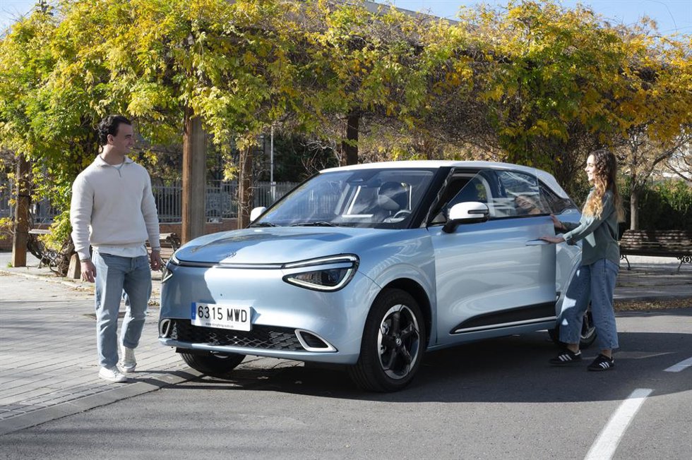 Archivo - Dongfeng regalará su modelo eléctrico 'BOX' a la mejor nota de la selectividad de 2025 un año más.