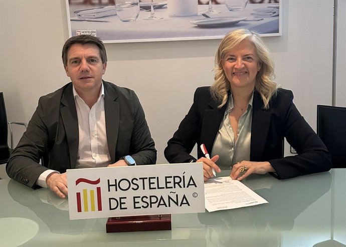 Jose Almeida, presidente de Hostelería de España y  Matilde García Duarte, presidenta de La Distribución