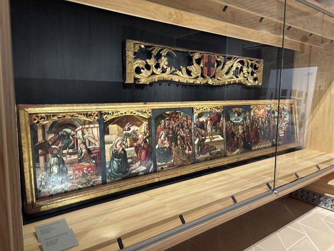 Predela del Retablo de la Piedad, expuesta en el Monasterio de Santa María de Sijena, a 23 de mayo de 2025, en Sijena, Huesca, Aragón (España).