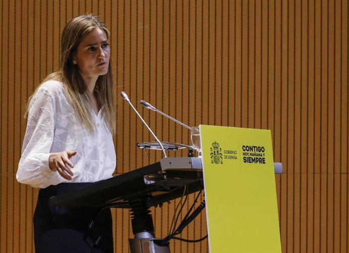 La vicepresidenta tercera y ministra de Transformación Ecológica y el Reto Demográfico, Sara Aagesen, interviene durante la inauguración de la jornada 'Recuperación tras la Dana: protección y prevención de riesgos de inundación',