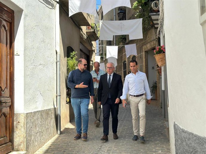 Visita a Iznatoraf del delegado del Gobierno andaluz en Jaén, Jesús Estrella