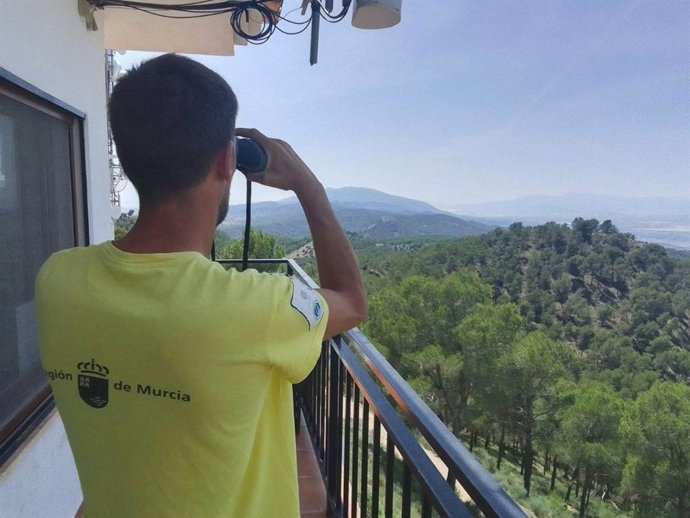 Archivo - Uno de los Agentes Medioambientales en uno de los 20 puntos de vigilancia.