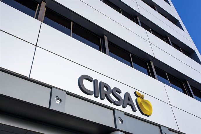 Archivo - Logo de Cirsa en uno de sus edificios.