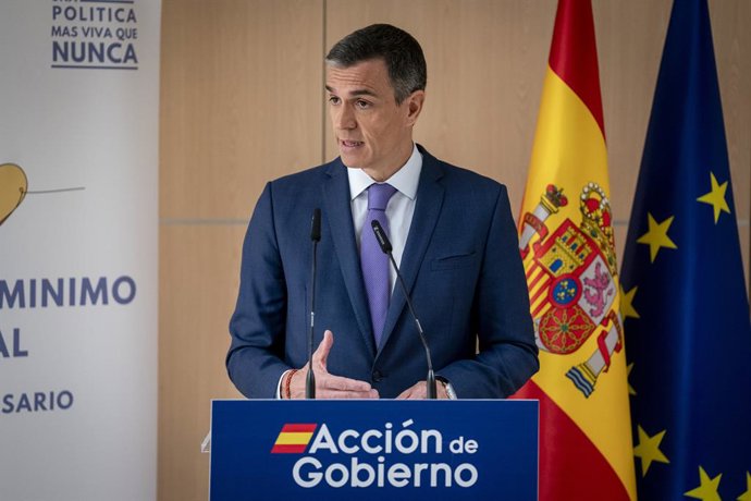 El president del Govern, Pedro Sánchez, visita el centre d'atenció telefònica i telemàtica de l'Institut Nacional de la Seguretat Social, a 29 de maig de 2025, a Leganés (Madrid). 