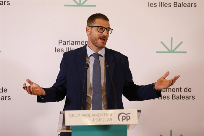 Archivo - El portavoz del grupo Popular del Parlament Balear, Sebastià Sagreras.