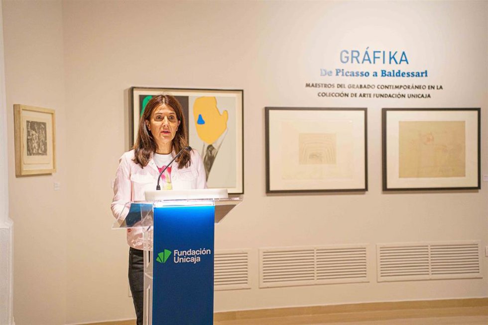 La responsable de Artes Plásticas de la Fundación Unicaja, Emilia Garrido, ha presentadoesta exposición, que ha supuesto un desafío en cuanto a la actualización, conservación, valoración y difusión de la colección de obra gráfica de Fundación Unicaja.