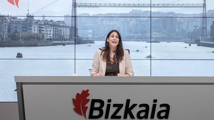 La portavoz de la Diputación de Bizkaia, Leixuri Arrizabalaga, en rueda de prensa.