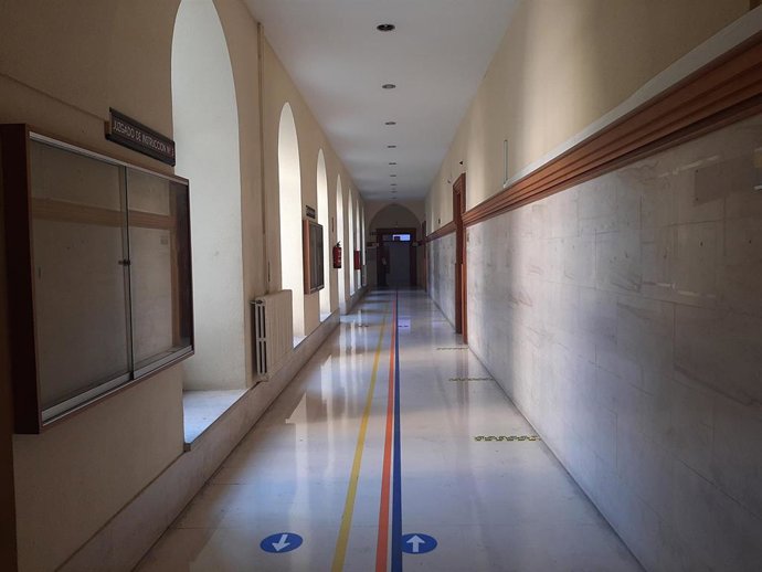 Archivo - Pasillo juzgados en Salesas, sede Audiencia Provincial y Tribunal Superior de Justicia