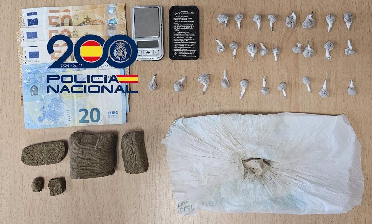 Agentes de la Policía Nacional desarticula un punto de venta de drogas en Oviedo