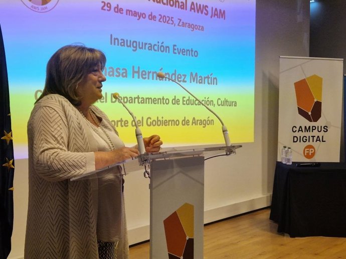 La consejera de Educiación, Cultura y DEporte del Gobierno de Aragón, Tomasa Hernández, en la la tercera edición nacional de la 'AWS JAM powered by NTT DATA' celebrada este jueves en Zaragoza.