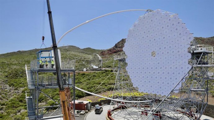 El Observatorio del Roque de Los Muchachos (La Palma) instala la cámara del telescopio LST-4