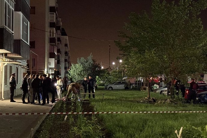 RÚSSIA, STAVROPOL - 29 DE MAIO DE 2025: O local de uma explosão perto de um prédio de apartamentos na rua Chekhova. Dois homens, incluindo o veterano de operações militares especiais Zaur Gurtsiyev, foram mortos na explosão