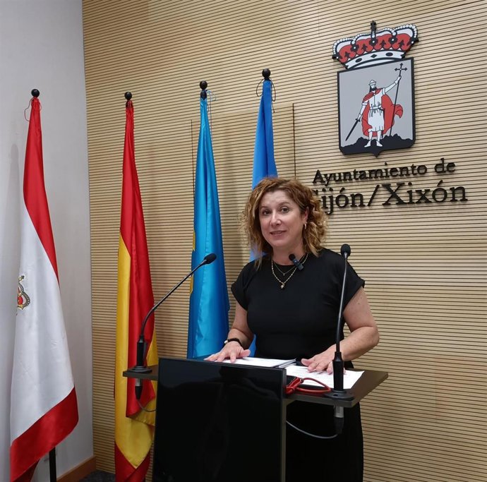Archivo - Concejala del Grupo Municipal Socialista de Gijón Carmen Eva Pérez Ordieres