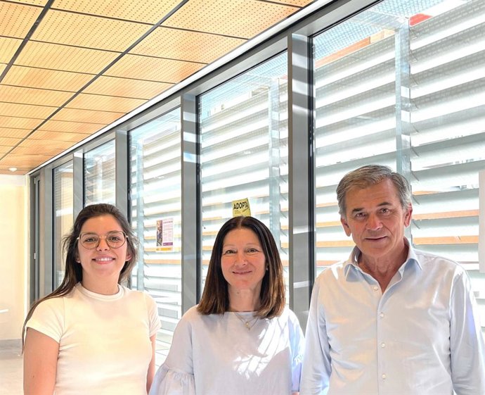 Da esquerda para a direita, Marta Pérez-Rodríguez, Paula Río e Juan A. Bueren, pesquisadores do CIEMAT/CIBERER/IIS-FJD que participaram do estudo.