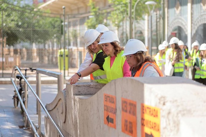 La alcaldesa María José Catalá visita el inicio de las obras de Abastos