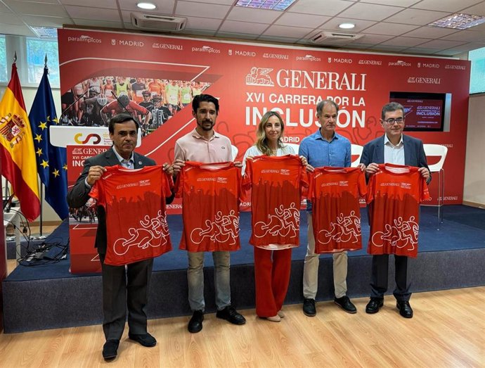 Momento de la presentación de la Carrera por la Inclusión, con Alberto Jofre, Gustavo Nieves, Sara Mirete, Abel Antón y Paco Botía