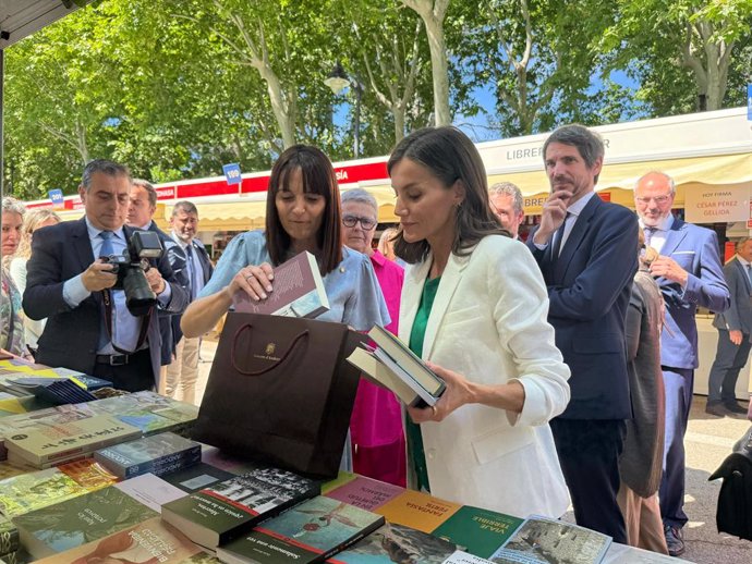 La ministra de Cultura d'Andorra, Mònica Bonell, amb Letícia d'Espanya en la Feria de l'any passat
